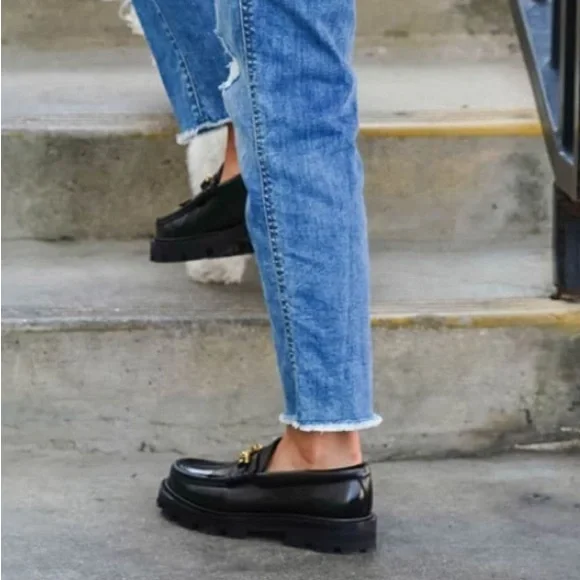 CELINE Margaret Loafer with Triomphe Chain in Polished Black Leather - Picture 8 of 16